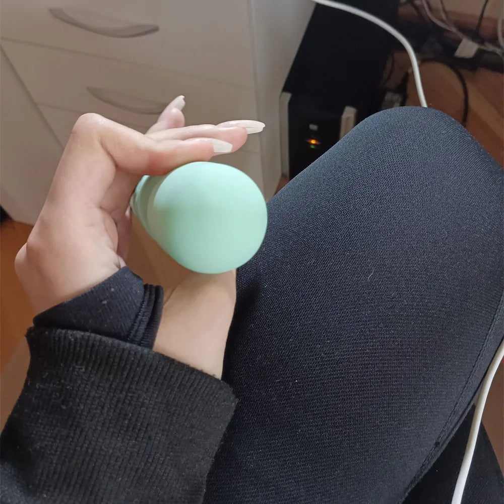 20 Pulsating Patterns and 8 Fierce Speeds Rechargeable Silicone Vibrator Sex Toy Wand Massager Clitoris Stimulator Vibrators